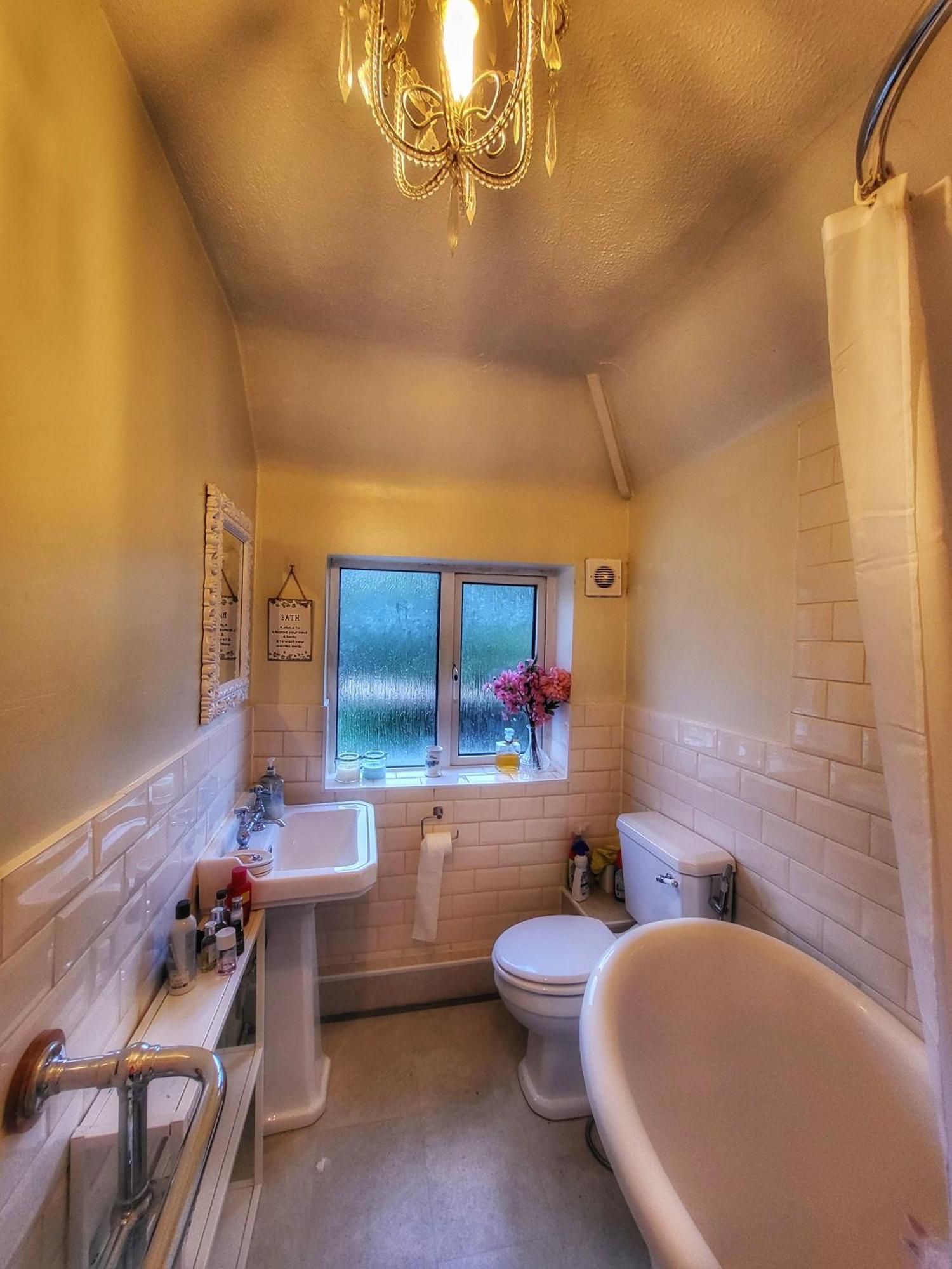The Magnolia - 5 Bed Victorian Chalet Reading