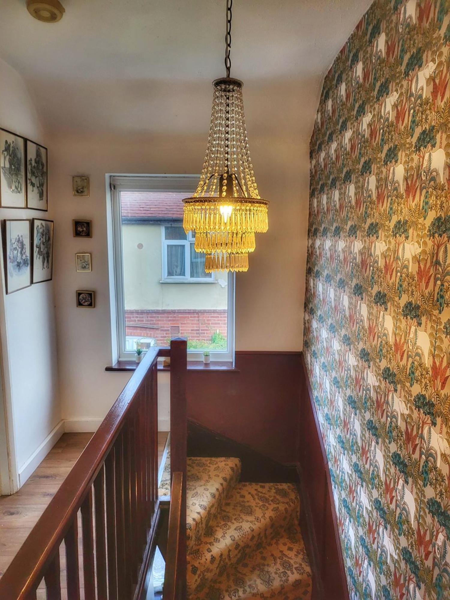 The Magnolia - 5 Bed Victorian Chalet Reading